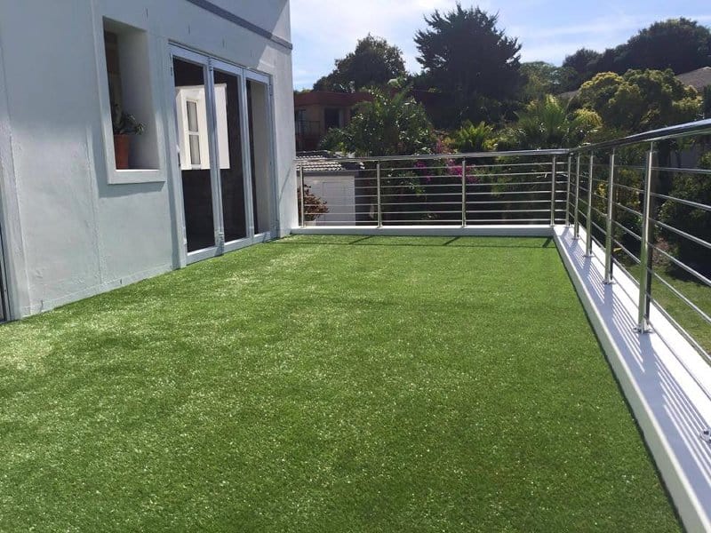 Artificial grass balcony installation