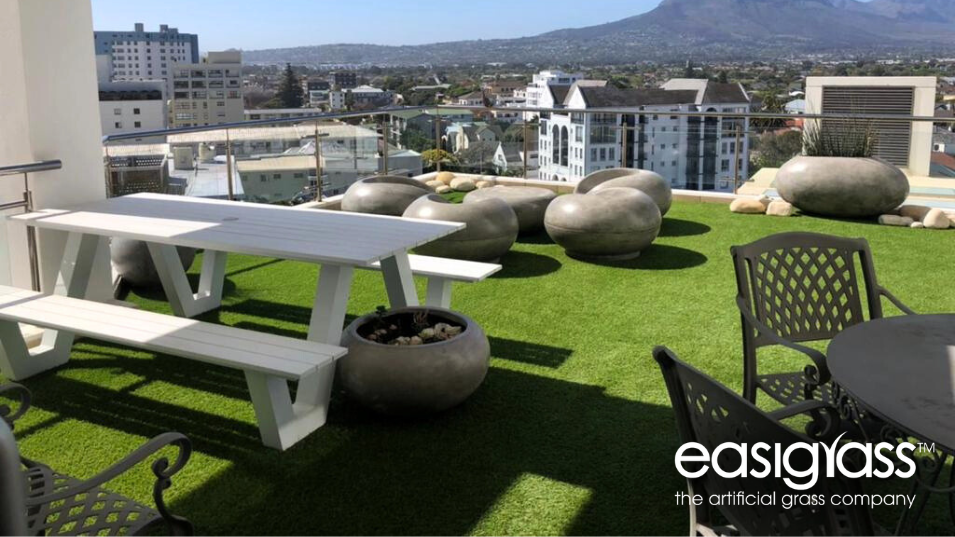 Creating a Cosy Outdoor Oasis with Easigrass™ This Winter