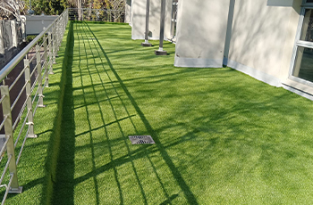 artificial grass for balcony (2)