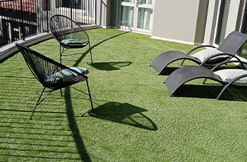 artificial grass for balcony (3)